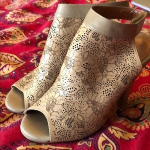 Jeffrey Campbell nude heels